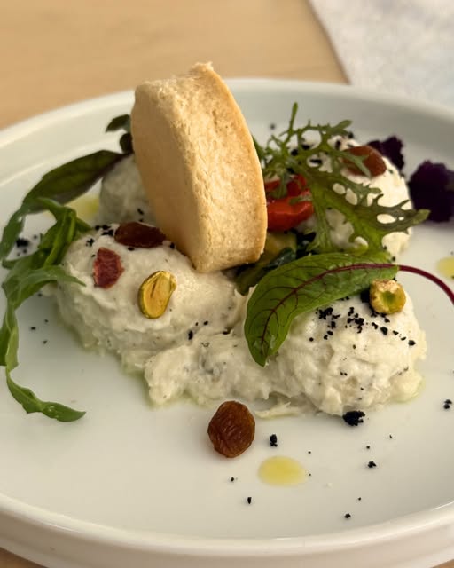 Stracciatella con pistacchio e uvetta